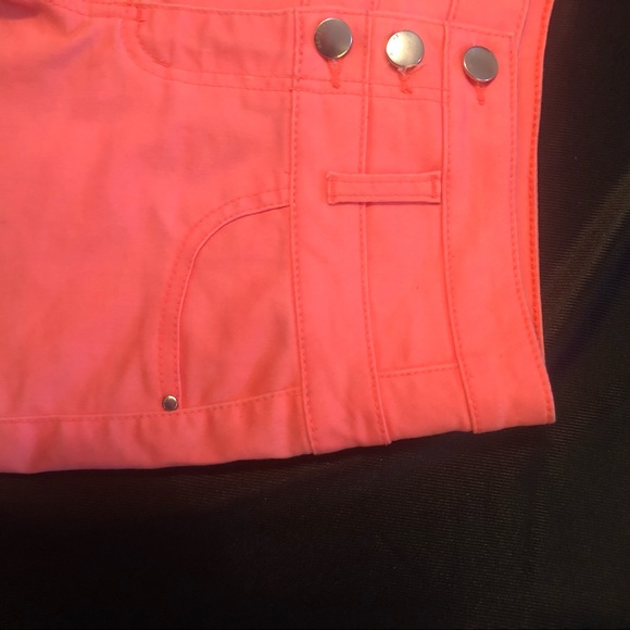 Sz. 2 Neon Short Shorts - Picture 5 of 7